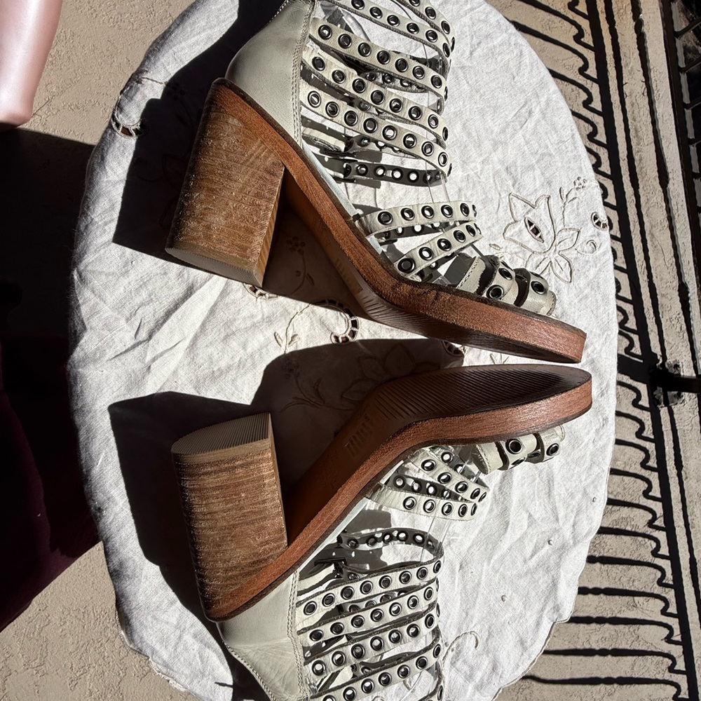 New Vintage Foundry Co. White Ivory Sandals heels gladiator strappy leather 6 - Picture 1 of 17